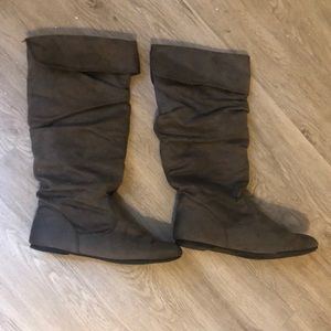 Slouchy suede grey boots